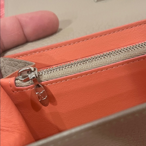 * Final Price Drop * 💰 Louis Vuitton Taupe, Cream, and Pink Leather Wallet - Picture 11 of 16